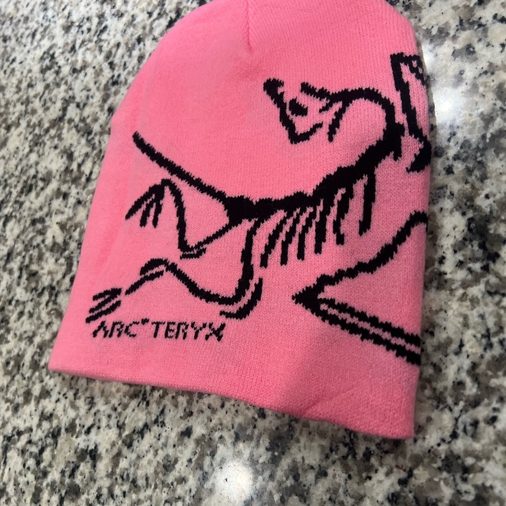 Arc'teryx Bright Pink Hat - Picture 2 of 4